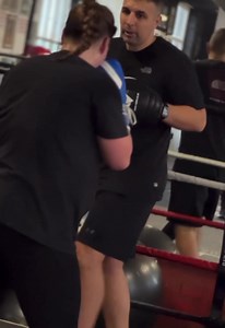 🚨 NEWS ALERT 📣 We have some exciting news in Laura Kelly has started training with us as she prepares for her long awaited professional debut early next year on VIP Boxing Promotions in March at Bolton💪🏼 This girl had a very impressive amateur career with 37 fights 32 wins 27 stoppages 4 x national champ at 3 different weights Representing England over 15 times including Bronze European medalist, anyone in boxing will know this is extremely impressive!! Laura has not fought for several years