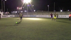La reta se vió sorprendido por el equipo de Chekelete que los derrotó 7-5, en acciones de la categoría del día jueves de Futbol Caliente, les dejamos el resumen con las mejores jugadas!! | Amateur's | Facebook