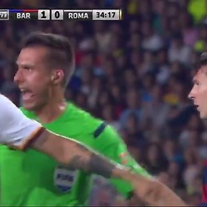 Watskeburt, Lionel? De normaal zo koele Messi FLIPT tegen Yanga-Mbiwa! | Voetbalprimeur