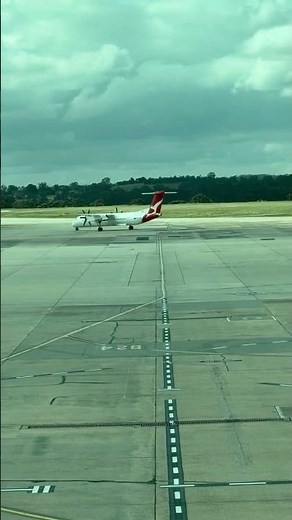 Qantas Dash 8-400 ( VH-LQG ) departing to Devonport from Melbourne 🇦🇺#qantas #viral #aviation