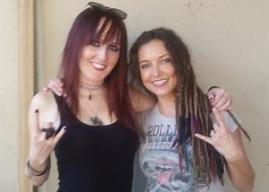 Two American women arrested for suspicion of trying to change fake US dollars | Coconuts