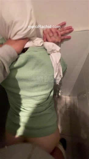 RT @xialwy: Voilée baisée dans les toilettes publiques#beurette #groscul #chienne #soumise #tana #92i #levrette #voilée #public