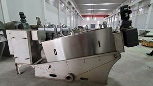 [Hot Item] Stainless Steel Multi Disc Type Screw Press Dehydrator Machine for Wwtp Sludge Dewatering Sewage Treatment Plant with High Efficiency