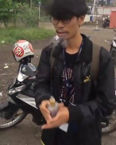 Crazy new Vape trick, must see @harspranitra(ig) #vape #vapesale #vapelife #cloudchasers #boxmod #coilporn #vapefam #vapecommunity #VapeOn #handcheck #vapejuice #vapereview | Vape Promo | Facebook