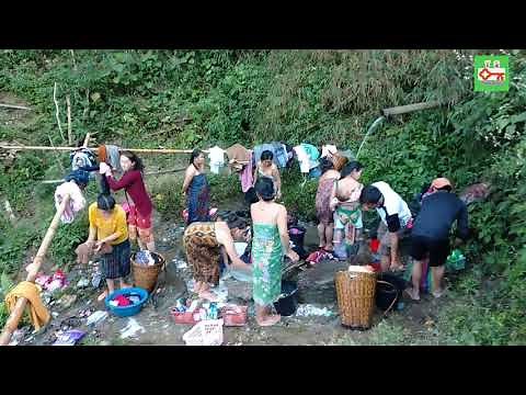 Villagers Outside Bathing - | Hmong Nplog Lub Neej Nyob Toj Siab |. 22/12/2020.