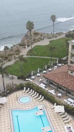 Floating Sound Bath Experience at Dolphin Bay ✨🍃🤍 Join us for a soothing morning of relaxation & rejuvenation on Wednesday, September 4th!⁠ ⁠ Let our expert sound healer, Jamie Nicole of @harmonicholistics guide you to a state of peaceful bliss as you float in our heated infinity pool or relax in a poolside lounge chair. 🧘‍♀️💫⁠ ⁠ 🗓️ Date: September 4th⁠ 🕒 Time: 9:00 AM - 10:30 AM⁠ 📍 Location: Dolphin Bay Resort & Spa⁠ ⁠ Event Schedule:⁠ 🍵 9:00 AM - 9:15 AM: Start your morning with a comp