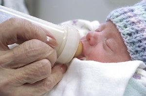 Powdered infant formula recalled after four babies become ill, one dies