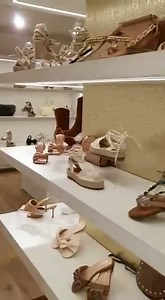 Onze schoenen afdeling is alvast klaar voor de opening !!! 27 april zijn wij terug helemaal paraat voor jullie ❤️ | Mio Caro