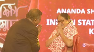 10K views · 28 reactions | আনন্দ শিক্ষা রত্ন সম্মানে সম্মানিত সঙ্ঘমিত্রা বন্দ্যোপাধ্যায় #sikshasamman #abpanandasikshasamman | ABP Ananda | Facebook