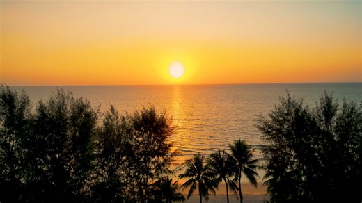 Welcome the summer vibes at The Haven Khao Lak with joy and freshness! Dive into the sunshine and swim in our pool, perfect for relaxation and special summer fun. ☀️🌴 . #Thehavenkhaolak #Khaolak #Thailand #cocktailtime #relaxing #goodvibes #sunshine #Swimingpool #Romantic #Beach #เดอะเฮเว่นเขาหลัก #เขาหลัก #พังงา | The Haven Khao Lak