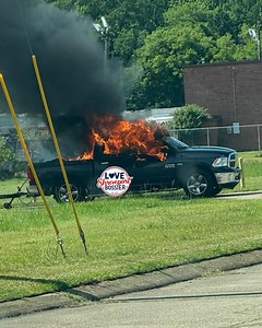 🔥 TRUCK GOES UP IN FLAMES ON HOLLYWOOD AVE ~ Local Injury Attorneys, Gordon & Gordon Law Firm has Offices in Shreveport and Bossier — Call or Text (318)200-2000 ~ 🚨 10:28AM – Shreveport Fire crews are responding to a truck fire on Hollywood Avenue near Courtesy Lane. Avoid the area and expect traffic delays. 🔥🚒 | Love Shreveport-Bossier