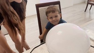 Homemade dry ice bubble expands over bowl and bursts in fun experiment