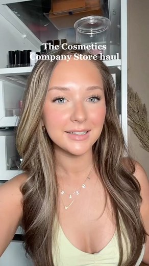 Wedding season is here! 👰‍♀️✨ To watch @cakefaceshelbs haul full of the best wedding makeup products for makeup artists and brides to use for the big day! Is anyone getting married soon? 👀 #TheCosmeticsCompanyStore #WeddingMakeup #KitRestock #BridalMakeupArtist #BridalMUA #WeddingMUA | The Cosmetics Company Store