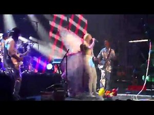 watch Miley cyrus full nude on stage