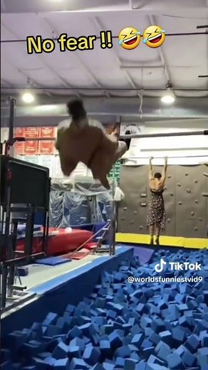 مساعده 🤣🤣🤣 #ترند#اكسبلور#تيك_توك