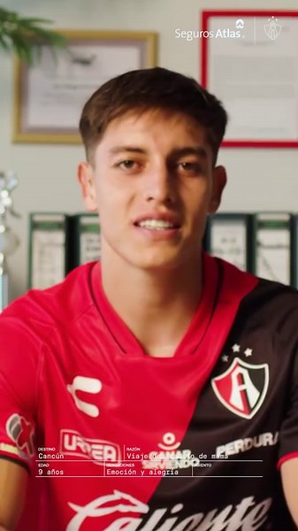 ¿Cómo te imaginas el primer viaje en avión de un futbolista? Rivaldo Lozano nos cuenta cómo fue su experiencia. ¡No te pierdas la entrevista completa en YouTube! https://youtu.be/lPmMtg8GLRg | Seguros Atlas