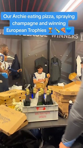 Our Archie eating pizza, spraying champagne and winning European Trophies 🏆 🍾🍕 #archiegray #spurs #lufc #europaleague #EuropaLeagueFinal | All Leeds Away