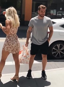 Depuis notre divorce, mon ex-mari, Kyle, se donne en spectacle comme étant le Père de l’Année — du moins en ligne. Des publications pour son anniversaire, des selfies familiaux avec notre fille Emma et des légendes du genre « Pour toujours fier d’être ton père ». La vérité ? Il n’a pas payé la pension alimentaire depuis six mois, annule un week-end de visite sur deux et n’a pas appelé Emma depuis trois semaines. Alors quand il m’a envoyé un message : « Je pensais passer dimanche pour voir Emma p