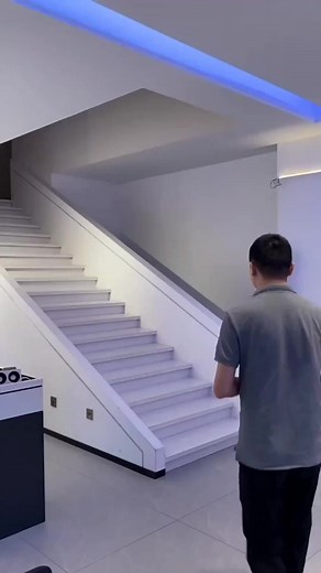 💡Luces led para escalera. . #obrasyconstrucciones #hogar #casas #escaleras #lucesled | Obras y Construcciones