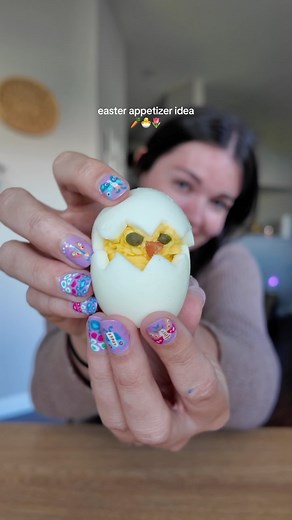 deviled egg chicks🐣 these are so fun for easter!🐰🌷 all you need: •hard boiled eggs •mayo •mustard •caper(eyes) •carrot(beak) | ems.eats