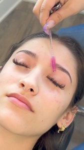 1.6K views | It’s crazy to see how a simple spool of thread has shaped my career path.﫶 Two decades deep into this wonderful world of Threading and still loving every single brow transformation.凉 #chicagobrowartist #eyebrowthreading | Brows By Lucy | Facebook