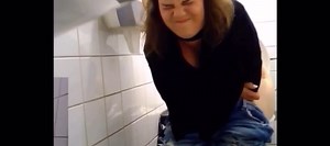 GIRL STRUGGLES TO PUSH HUGE POOP IN PUBLIC