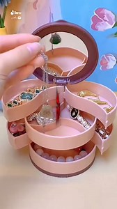 Boîte à bijoux Disponible PRIX:5000 FCFA Très idéale pour conserver vos bijoux. Il peut aussi vous servir comme porte bijoux, quand vous voyager ou vous déplacer. | Joelle Boutique