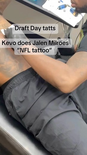 NFL Quarterback gets tattoo by Kevo | Kevo Aregbe