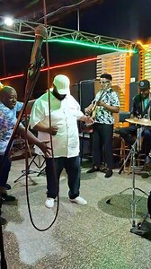 22K views · 84 reactions |  Avec ça, femme enceinte nous blague pour dire qu'elle ne peut pas trop bouger. C'est pas gros ventre qui bouge fort là ❓ Coeur Blanc CB ✍️ #CB #cotedivoire | Coeur Blanc CB | Facebook