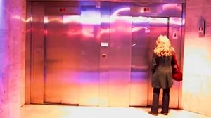 Foot Elevator par Rémi Gaillard