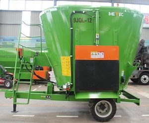 [Hot Item] 3-60cbm Vertical Customizable Traction Feed Mixer for Dairy Farm Operations