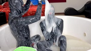 Zabawa w szlam z Gloomy Babe, T2, niechlujny seks - Alex Latex