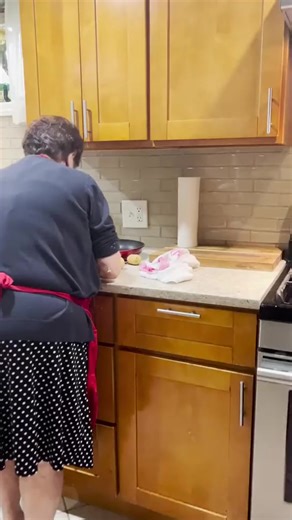 19K views · 877 reactions | Nonna Pia’s back! Making her world class homemade Bread 稜  #nonnapia #homemade #bread #madewithlove #homecooking #italiangrandma #tiktoknonna | Nonna Pia | Facebook