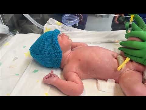 NEWBORN'S FIRST VACCINATIONS MINUTES AFTER BIRTH//NEWBORN SPENCER'S HEP B AND VITAMIN K INJECTIONS//
