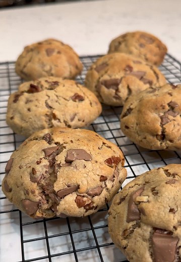 NYC Chocolate Chunk Cookies — Big, Thick Bakery-Style Cookies