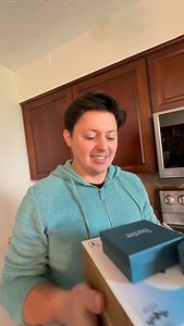 44K views · 2.5K reactions | Es tan difícil sorprenderlo porque o se da cuenta o yo no soy capaz de guardar el secreto 藍藍 #EvayMajo #familia #aniversario #esposos #papasprimerizos | Majo & Eva | Facebook