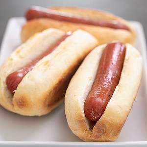 No Labor Day cookout is complete without these squishy Gluten Free Hot Dog Buns! Time to fire up the grill! 🔥 https://glutenfreeonashoestring.com/gluten-free-hot-dog-buns/ #hotdogbuns #summerBBQ #laborday2024 #glutenfreebread | Gluten Free on a Shoestring