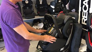 Vi har tatt en nærmere kikk på nyheten Recaro Zero1 Elite! Den integrerte, avtagbare babyinnsatsen gjør den 360° roterende Zero.1 Elite til en alt-i-en løsning for barn fra fødsel opp til 105 cm! Se mer her: https://goo.gl/ekLXBG | Babybanden