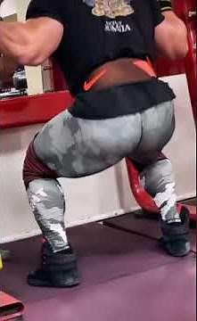 Muscle Butt Lycra #squat #musclemen