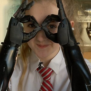 Meningitis survivor Tilly Lockey can now pick up small objects with her bionic hands 🤗 | BBC North East