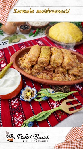 Sarmale moldovenesti in foi de varza – reteta traditionala, pas cu pas. Sarmale cu varza acra/ murata sau varza dulce. Ingrediente Carne tocata de porc sau porc vita 1 kg 600-700 g ceapa 300 g morcov 2 linguri malai sare, piper, cimbru, boia de ardei dulce, iute, ardei iute, foi de dafin marar si patrunjel 1-2 linguri untura sau ulei bulion de rosii sau ardei 400 g 1 cana cu vin alb varza proaspata sau murata #sarmale #GinaBradea