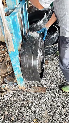 The process of packing tires with a tire packing machine