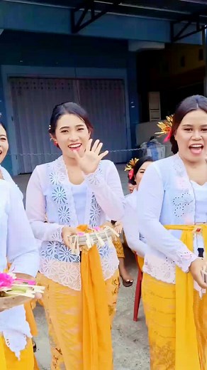 PENDET DANCE at Tolai, Parigimoutong Central celebes. #reels #women #Balinese #traditionaldance #ogohogoh #kontenkreator #parigi | Joe Parigi