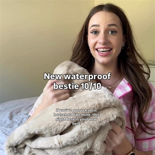 Goodbye wet patch 💦 Keep your bed dry and fun flowing with Splash Blanket™ 💧 100% Waterproof & Luxuriously Soft. 🩷 High-Quality Absorbent & Stain-Resistant Materials. 🧼 Machine Washable & Dryer Friendly. Experience the #1 viral Waterproof Blanket! Shop the range today. | Splash Blanket
