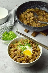 Yoshinoya Beef Bowl (Gyudon) - Jaja Bakes - jajabakes.com