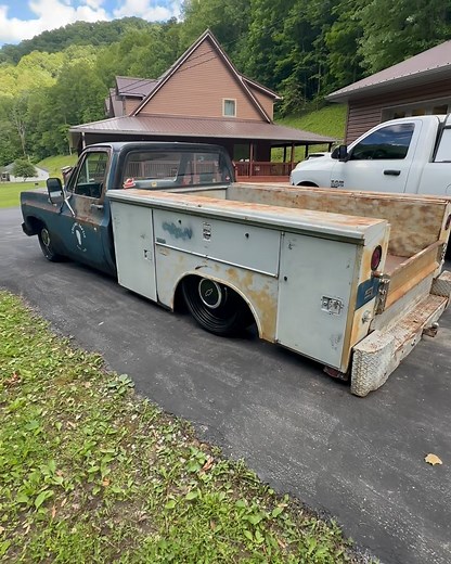 Really hard to beat that big cam LS sound #squarebodysyndicate #lsswaptheworld #silverado #c10clubworldwide #utilitybedmafia #c10 #1977 #baggedtrucks | Timmy Fleming