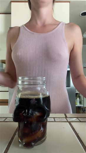 Make an iced coffee whth me! 😜