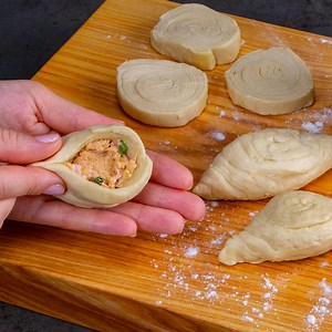 490K views · 1.8K reactions | Закуска находчивых хозяек - из слоеного...