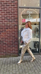 1.4K views | Nieuw binnen deze leuke broek van Norfy in een metallic look. Het label Norfy staat bekend om haar perfecte pasvorm. -Broek Norfy in metalic leatherlook 39.95 t/m 42 -Scuba jasje Gino 59.95 -Blouse Ruche 34,95 https://pienenlien.nl/product/leatherlook-broek-norfy-gold/ https://pienenlien.nl/pro.../blouse-ruche-mouwloos-offwhite/ #newarrivals #hip #leatherlook #shoponline | Pien En Lien Damesmode | Facebook