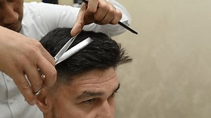 「理髪店で髪を切る」の動画素材（ロイヤリティフリー）3562326229 | Shutterstock